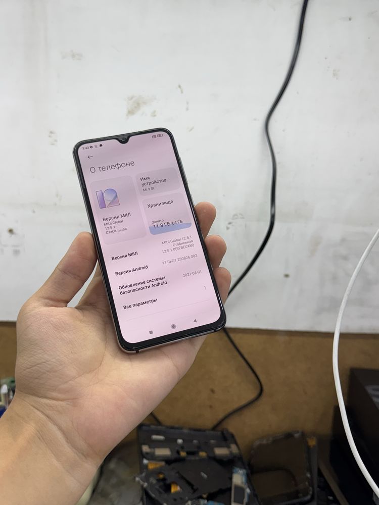 Mi 9Se 64gb срочни сотилади