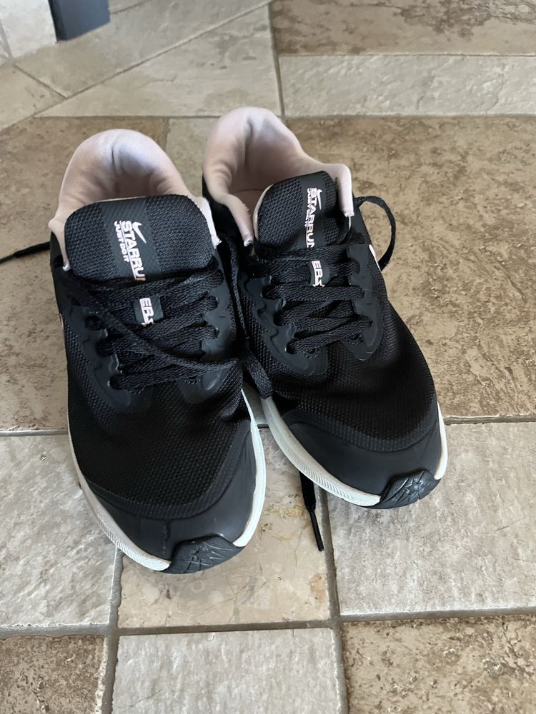Маратонки Nike 35.5