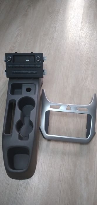 Продаю новый на шевроле кобальт подлокотник, рамку с магнитолой