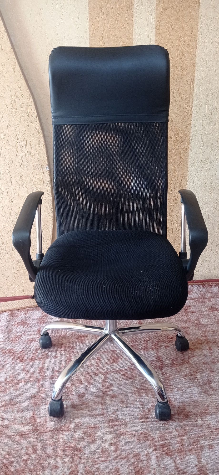 Офисной креслолар сотилади