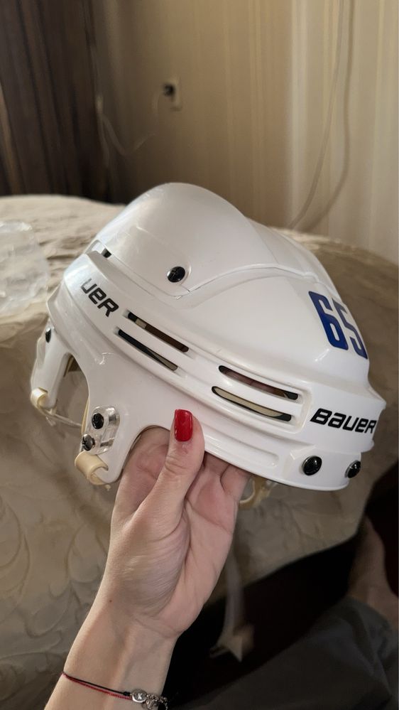Продам хоккейный шлем