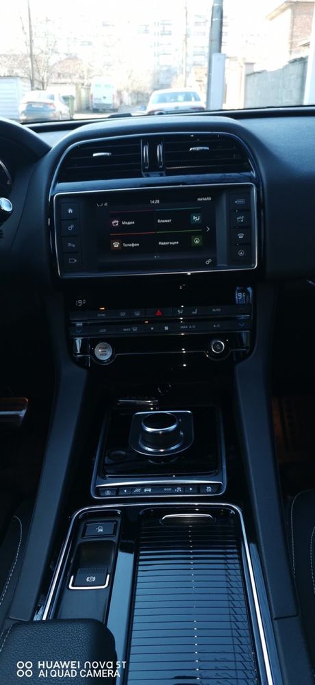 Jaguar F-PACE 2018г