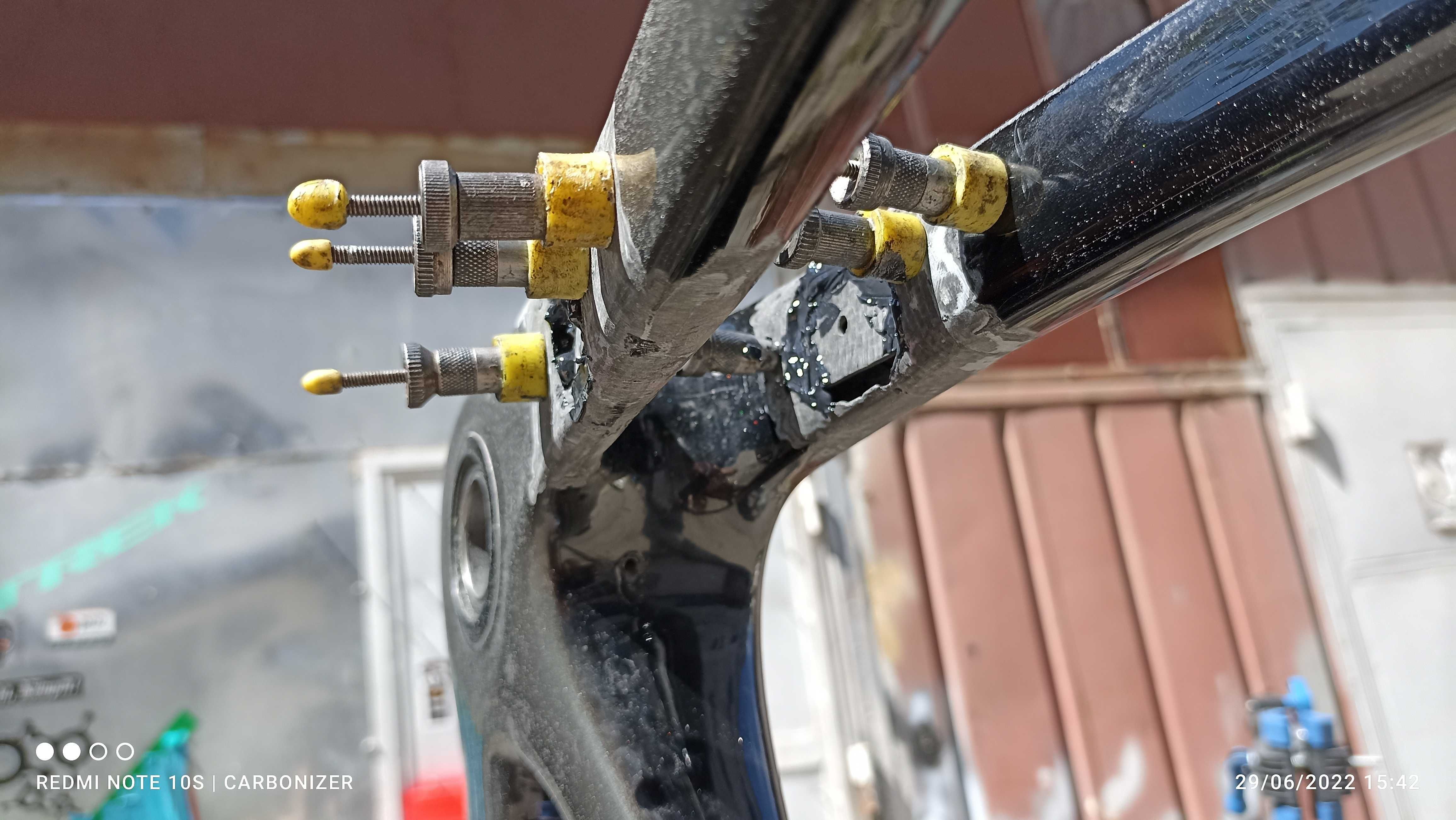 Reparatii cadre biciclete carbon; restaurari/vopsitorie