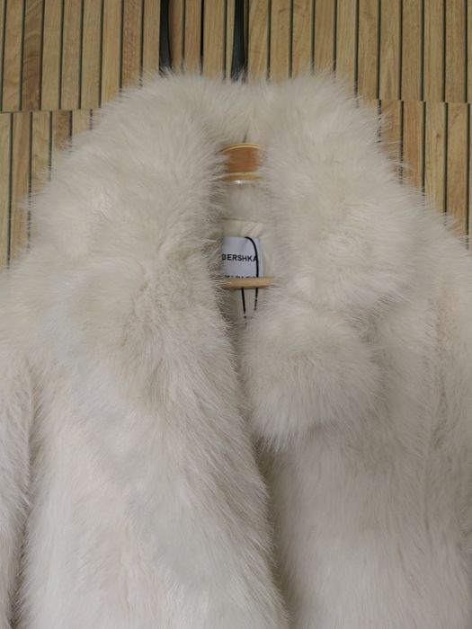 Bershka палто  с изкуствен косъм