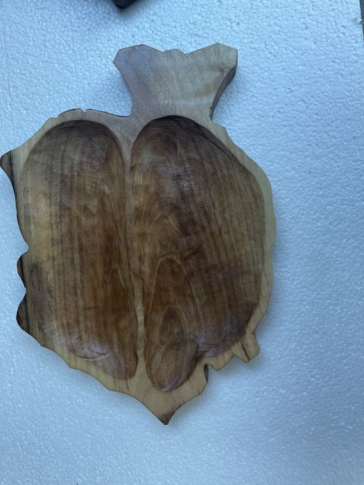 Mese lemn nuc si rasina epoxidica