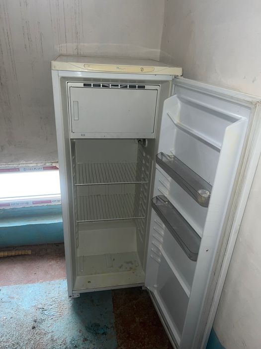 Продается б/у холодильник