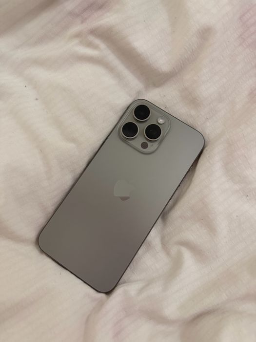 Продам Айфон 15 про макс 256гб