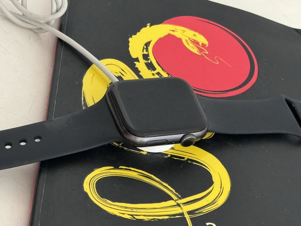 Apple Watch Series 6 (44 мм)