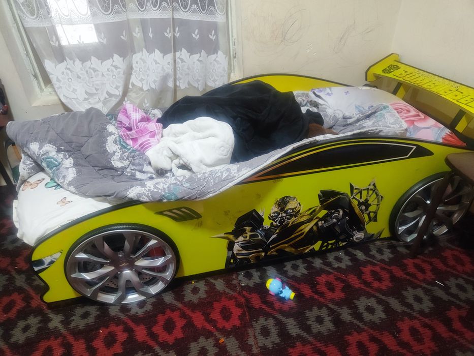 Mashina kravat sotladi yengi