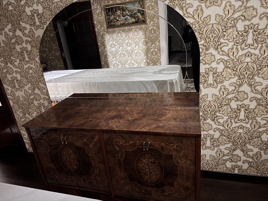 Комод с зеркалом