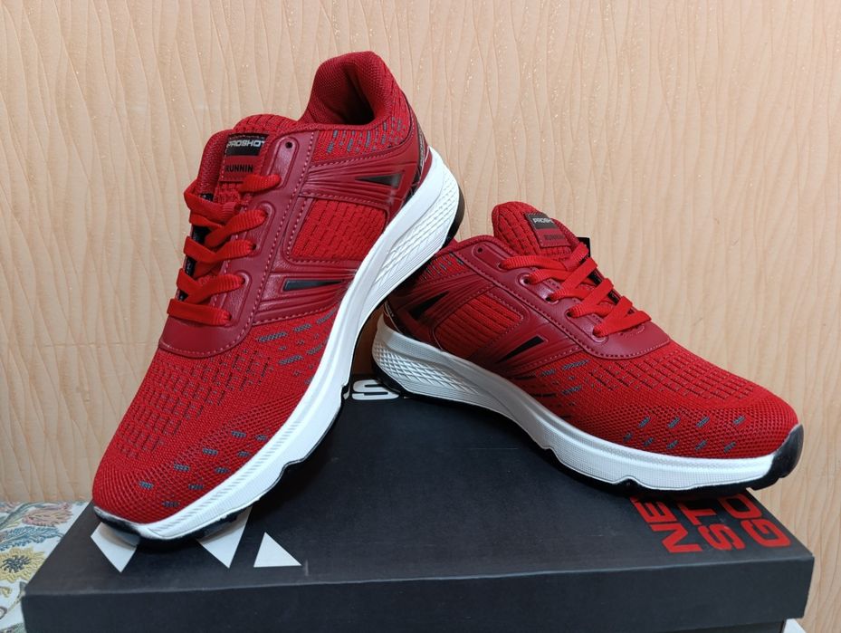 Турецкие кроссовки. Размер 42 в наличии 4 пары