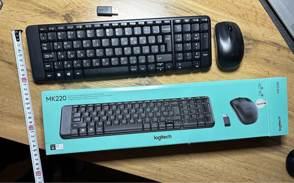 Logitech MK220 Беспроводная клавиатура с мышью