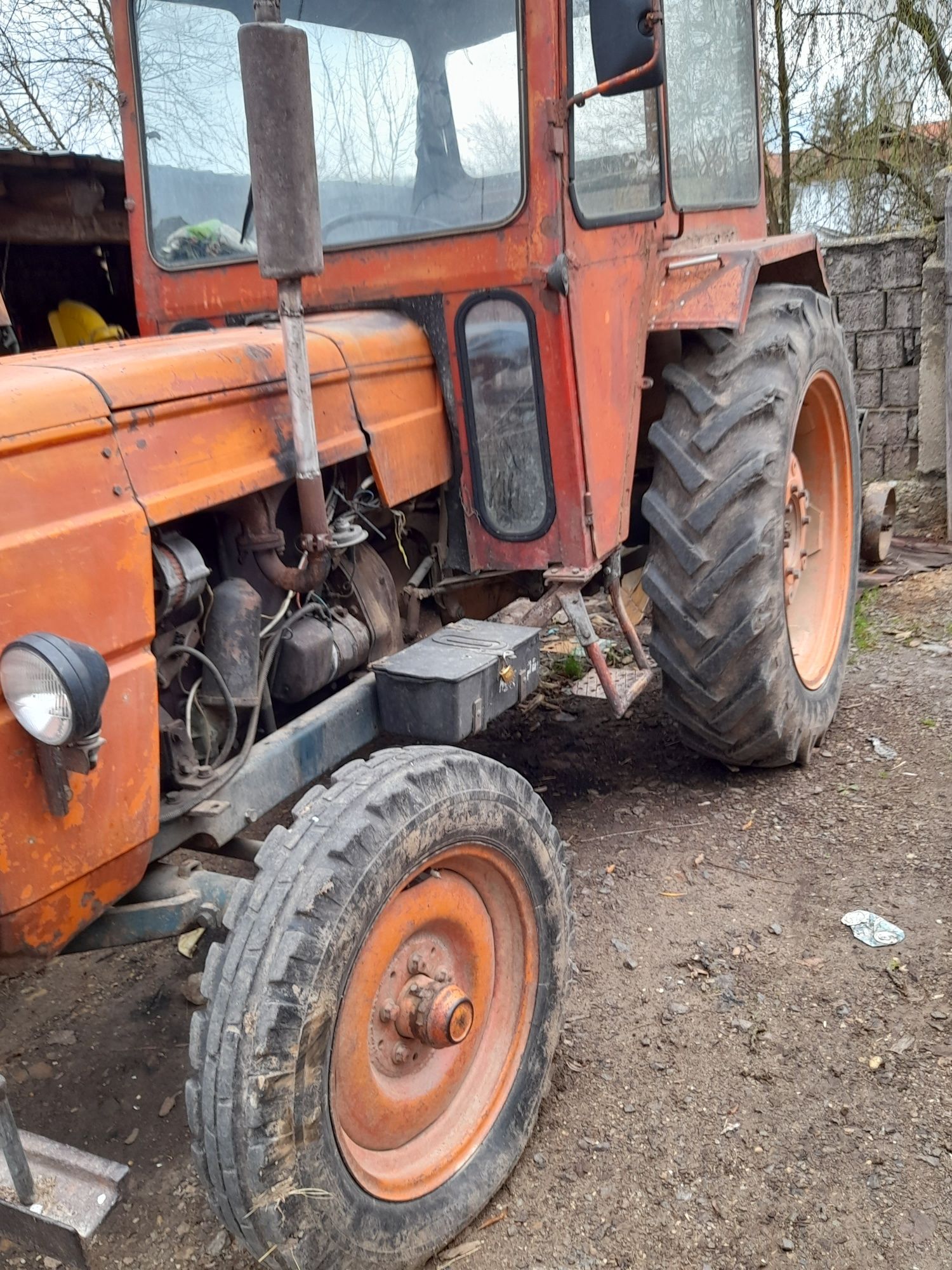 Vând tractor fiat