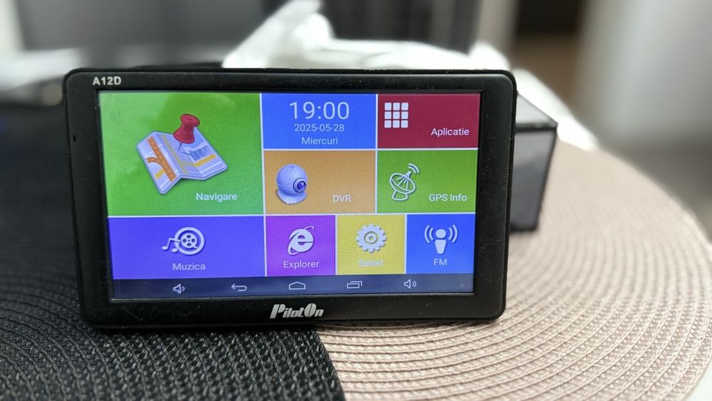 Vând GPS PilotOn A12D