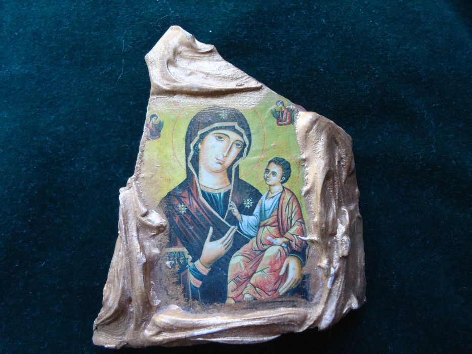 гоблени, икони,  книгоразделител