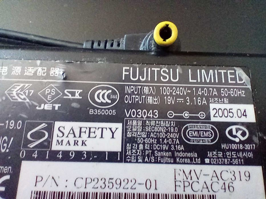 Încărcător Toshiba bun si pt Asus. 19v, 6,32a,