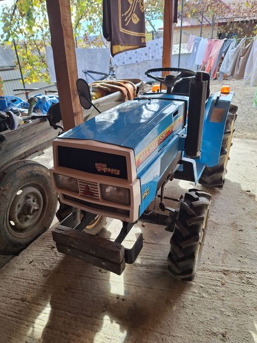 Vând tractoraș MITUSUBISHI 4x4 de 18 cai