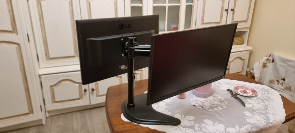 Vand 2 monitoare HP de 27" cu suport nou multifunctional