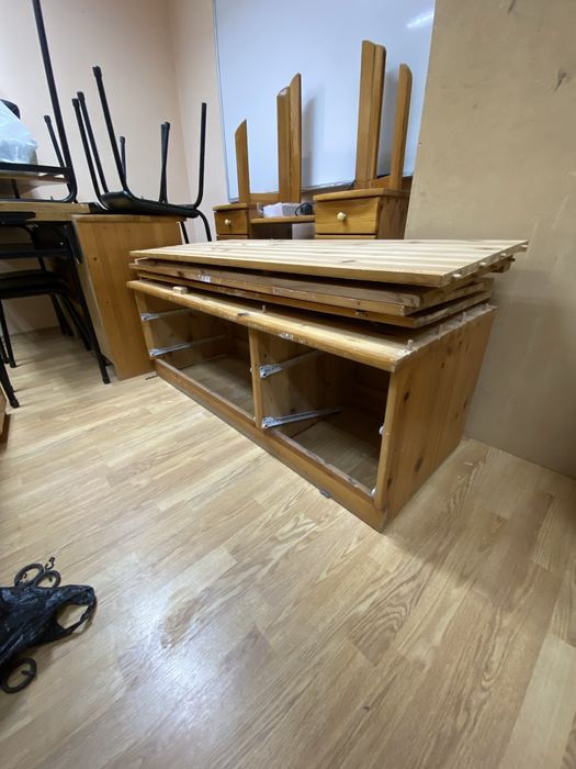 Дървен гардероб