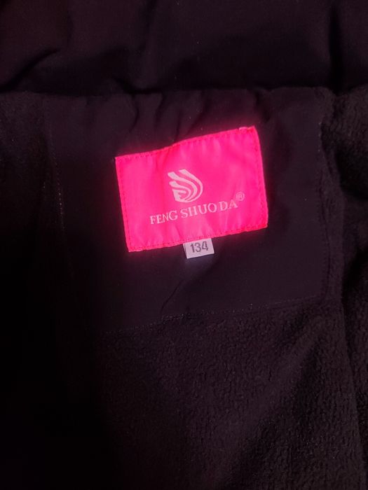 Зимняя детская куртка примерно на 11_12 лет в отличном состоянии .