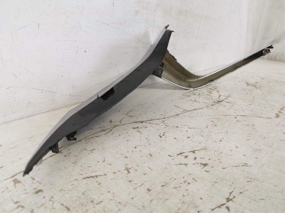 Мазда CX-30 / Mazda CX-30 [ - ] Хромиран орнамент отляво на централнат