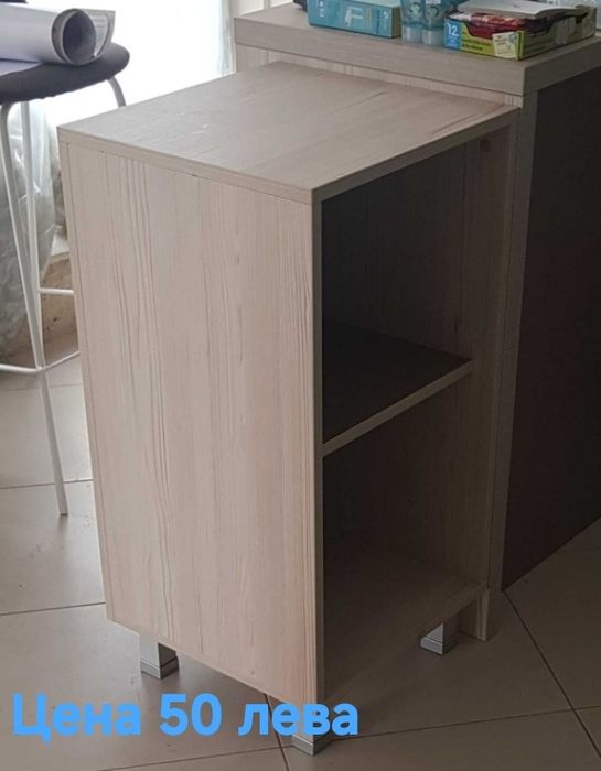 Дървен шкаф с плот