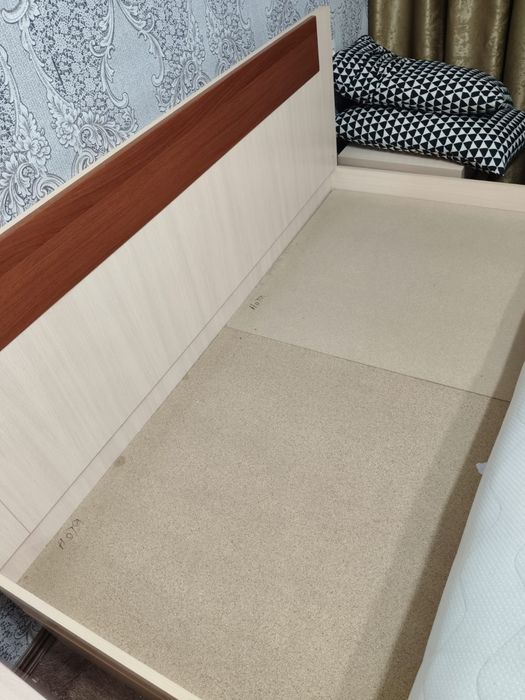 Продам двуспальную кровать