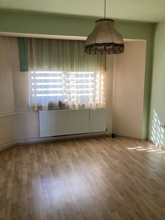 Casă P + 2 etj- la parter spatii comerciale