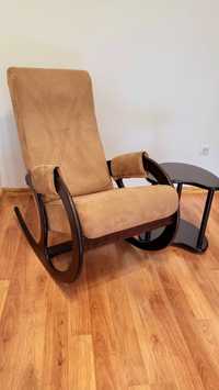 Тапициран, люлеещ се стол + масичка, идеално състояние