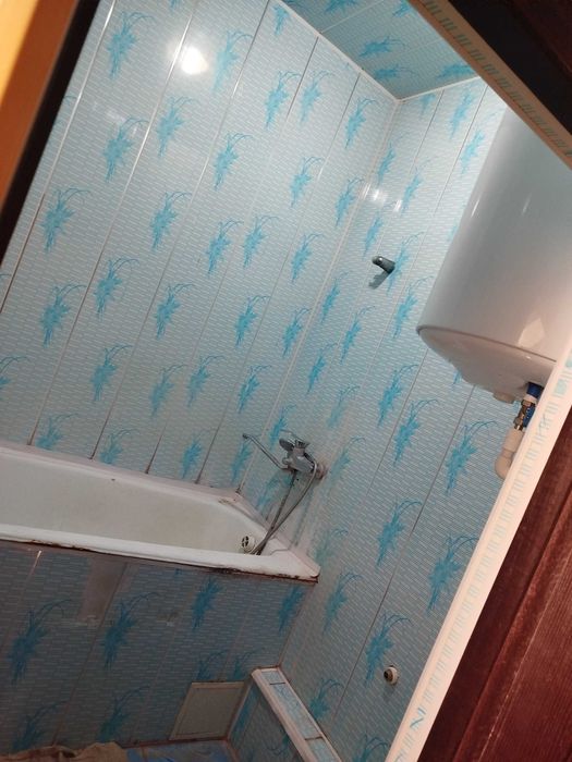 Продаётся 1 комнатная большая планировка на против 9 школы