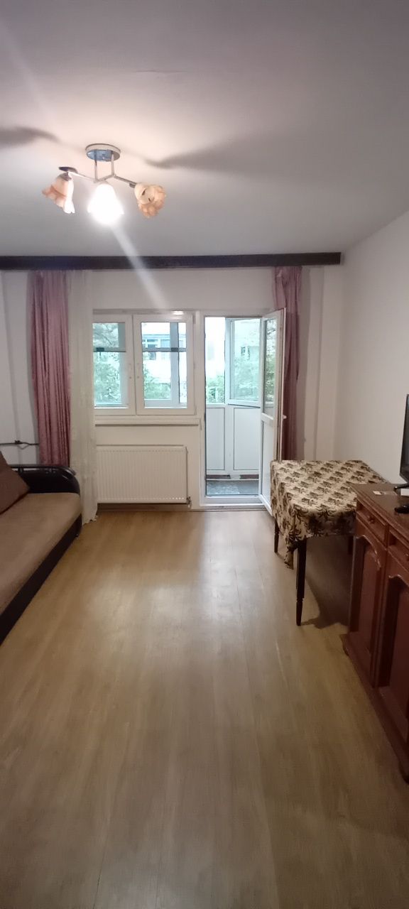 De vânzare apartament 3 camere