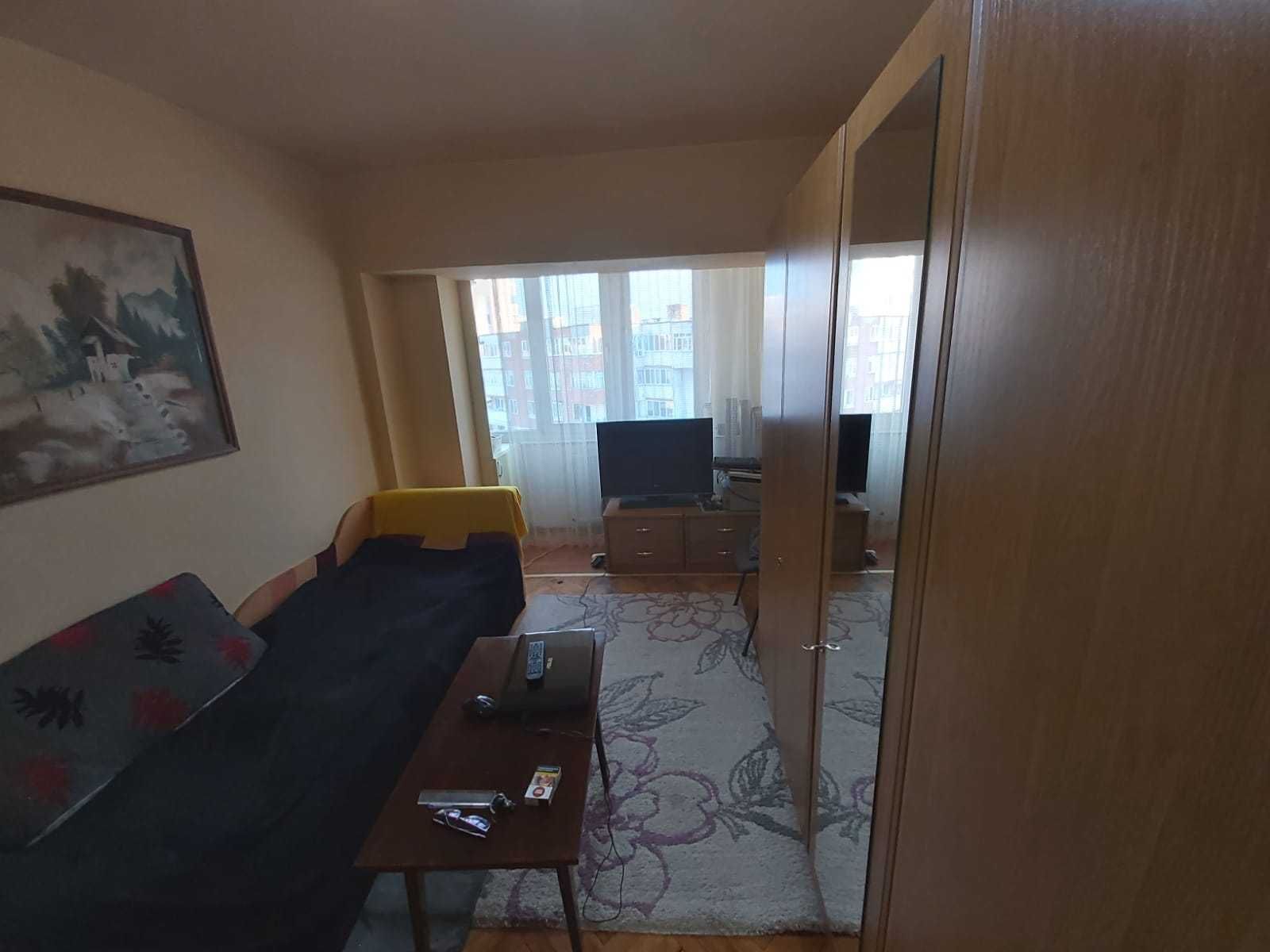 Vând apartament 3 camere.Zona centru+Garaj