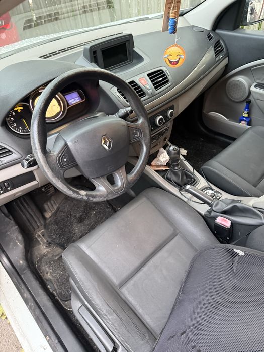 Vand renault megan 3 usor avariat