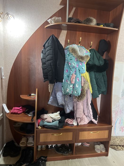 Шкаф прихожий в отдичном состояний