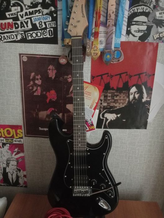Продам электрогитару Levinson Stratocaster