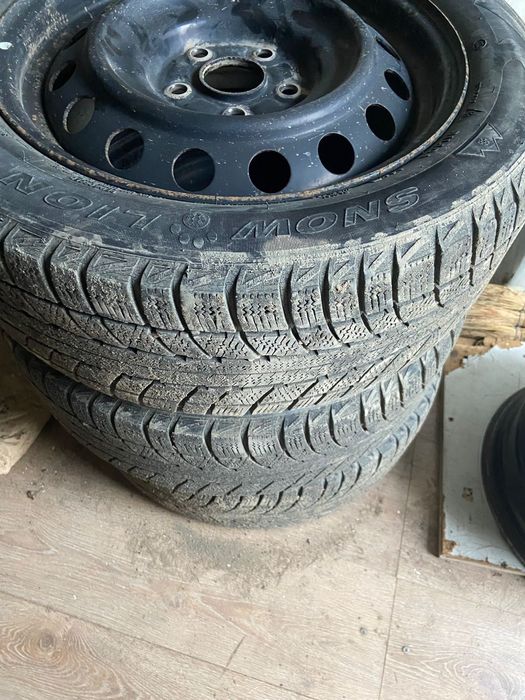 Продам покрышки  205 /55 R16 TRIANGLE.  Липучка