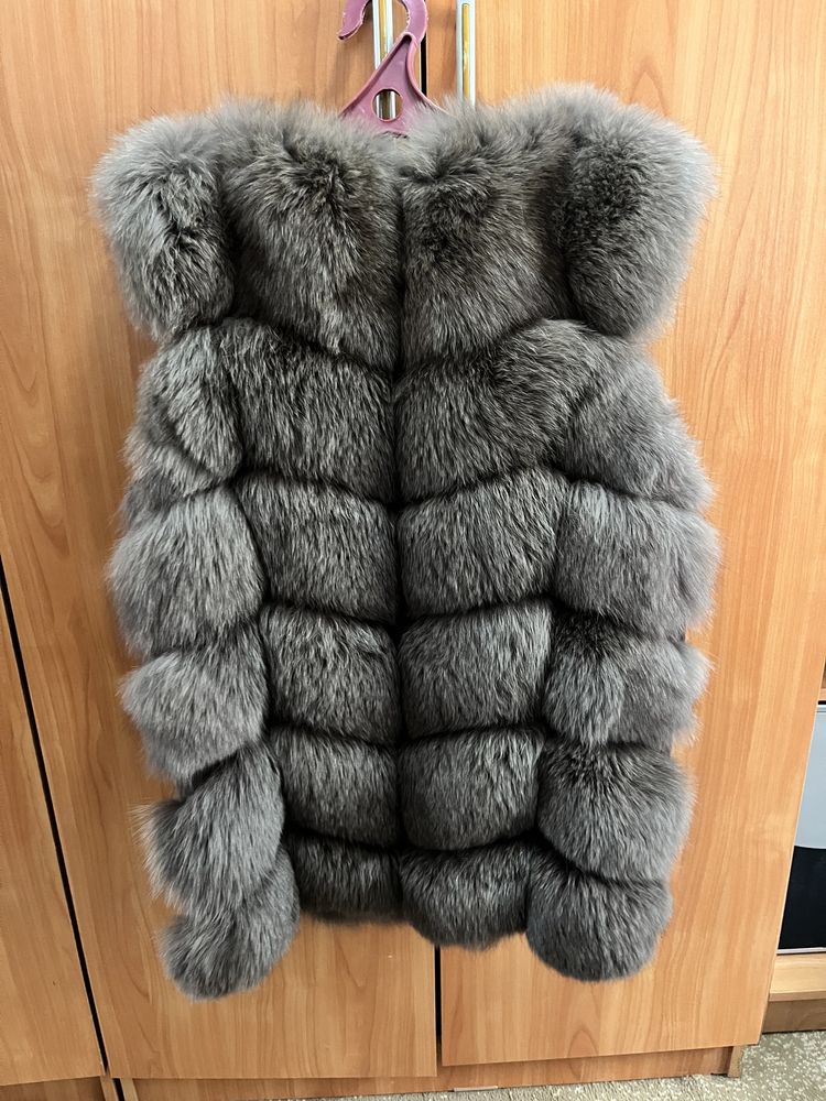Продам желетку меховую (Песец)