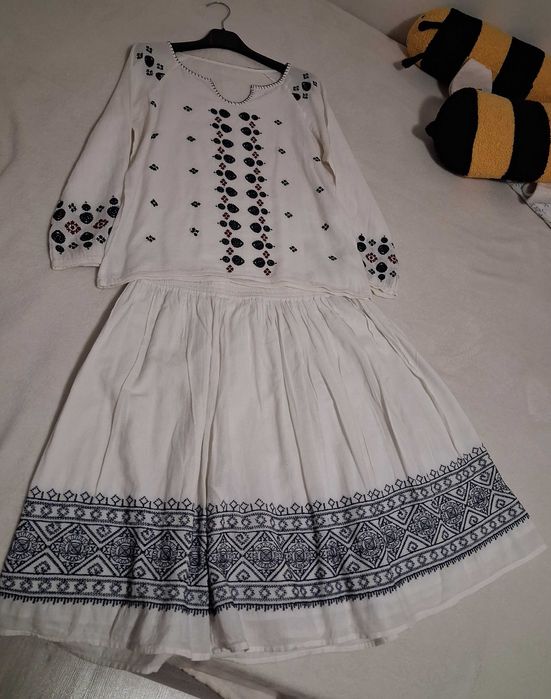 Bluza si fusta  model traditional masura M/L