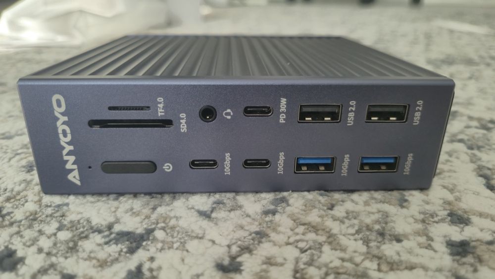 Thunderbolt / USB4 docking station - HDMI, 2.5GbE USB 3.2 Gen2