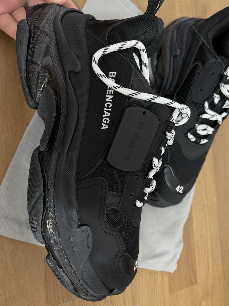 Balenciaga black sneakers triple s 42