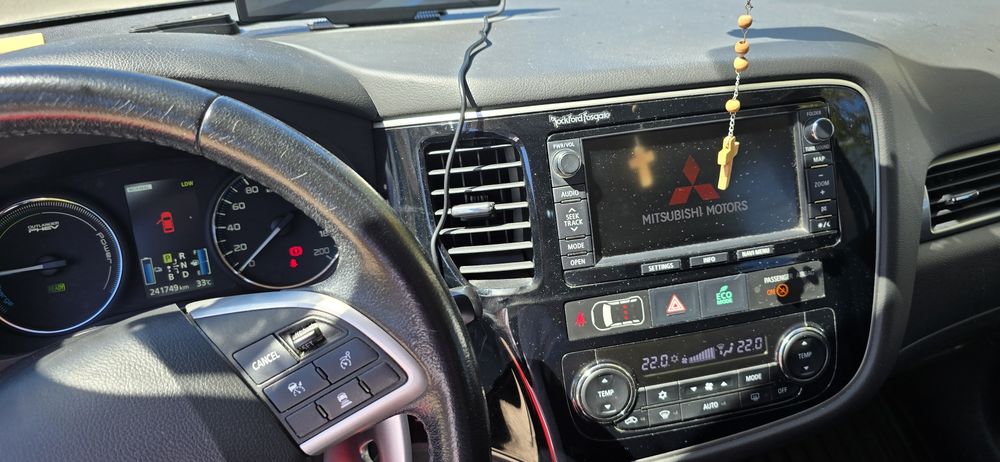 Vand Mitsubishi Outlander PHEV dotari FULL Model InStyle PLUS