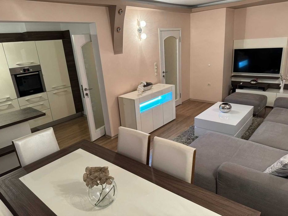 Продава се Тристаен апартамент в Асеновград - 114 кв.м за 1658 €/кв.м - Снимка #2