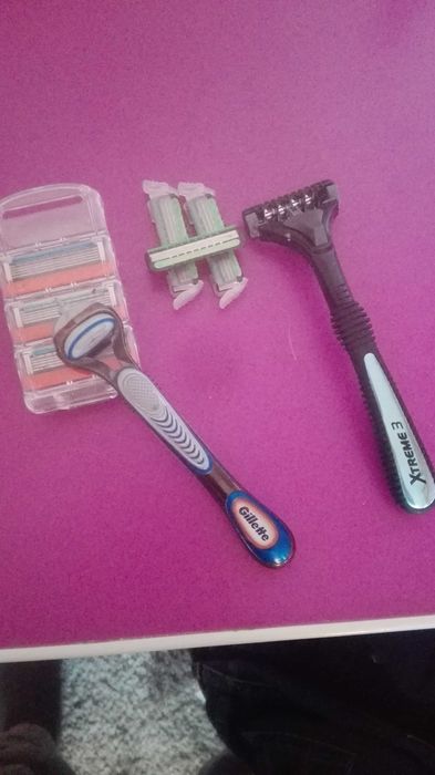 Aparate de ras wilkinson Extreme 3 și Gillette Fusion