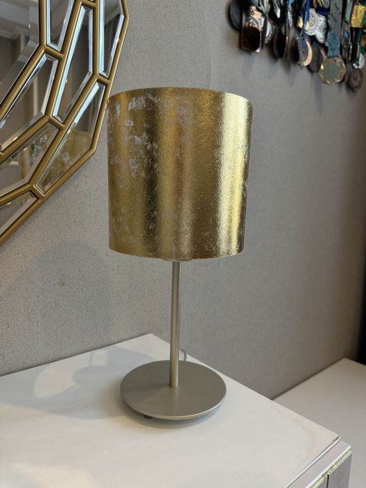 Продаю торшер настолньную лампу