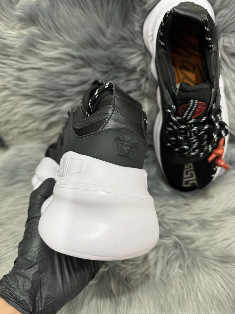 40-44 Versace Chain Reaction Black