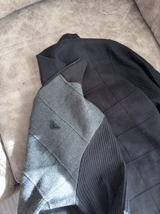 Продается свитер на замке