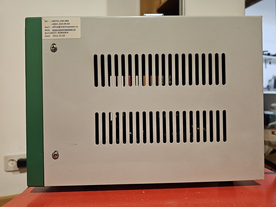 Stabilizator Regulator tensiune 2000VA retea priza 220V