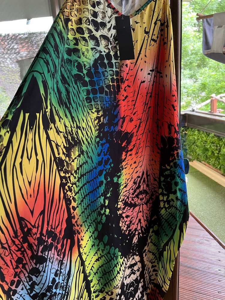 Дълга дамска цветна рокля НОВА с уникален принт и дизайн