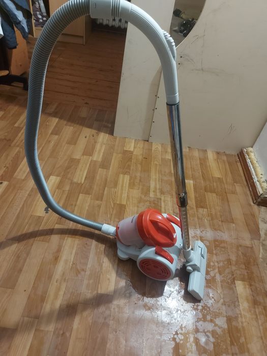 Продам рабочий пылесос