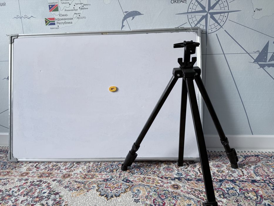 Доска маркерная с подставкой и мелом можно писатт